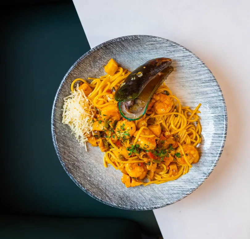 Espaguetis con mariscos y mejillón